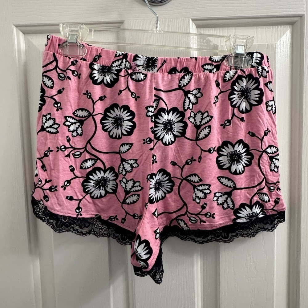 Floral Pink and Black Women's Sleepwear shorts Set - Picture 11 of 12
